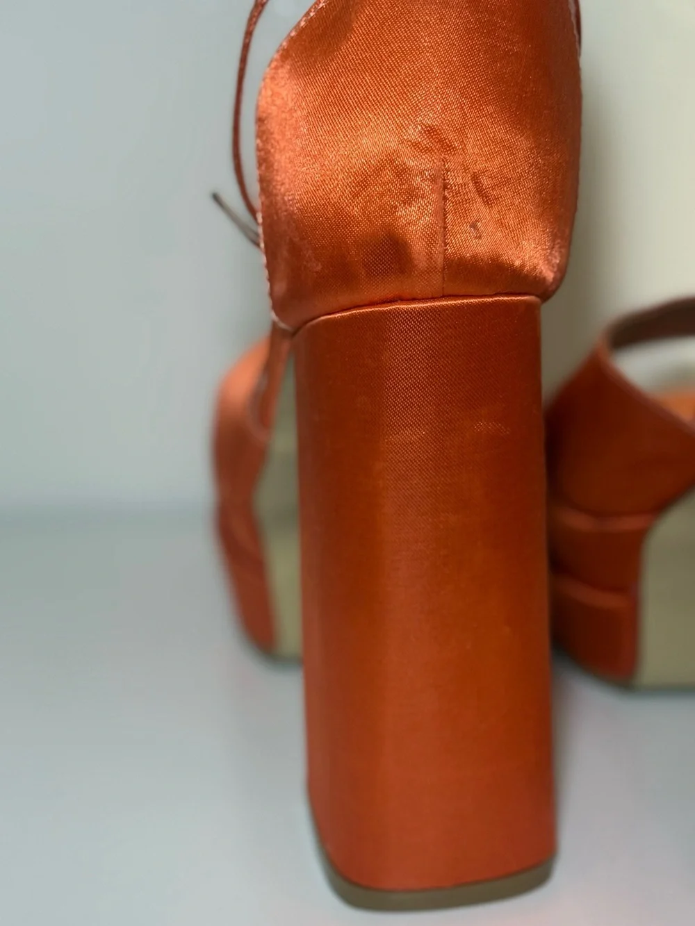 NWOT ! Orange Satin Platform Block Heel Sandals Size 9 Party Cocktail